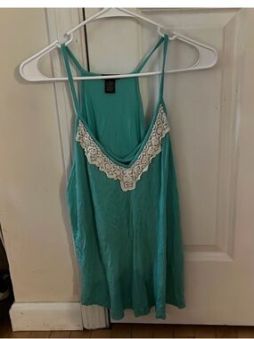 Tank top bundle (4 tops)